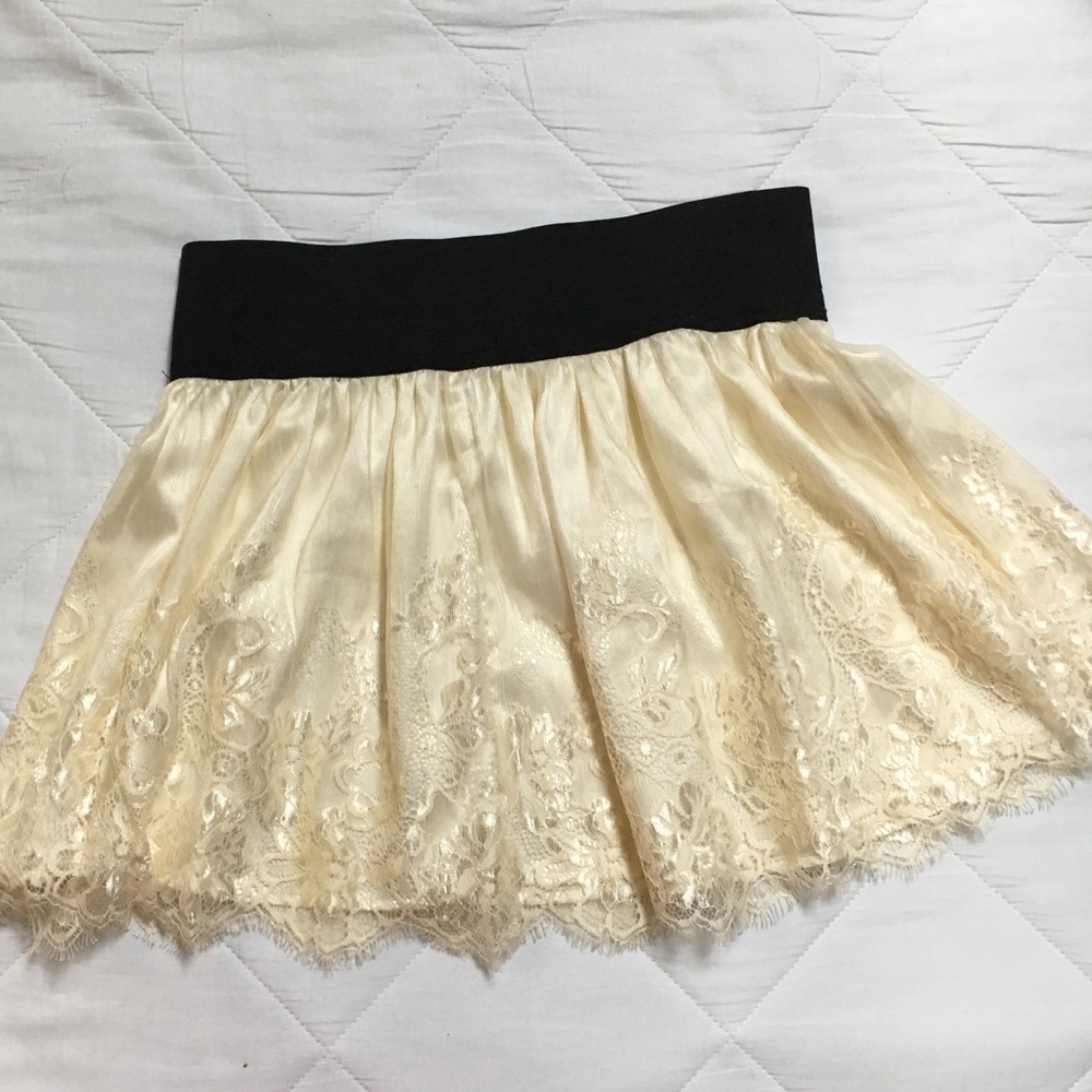 ❌ SOLD ❌ Wet Seal Pale Lace Circle Skirt
